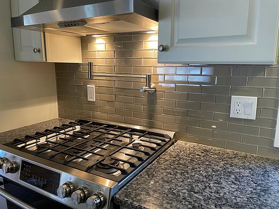 3rd image of 5 Dawes Cir