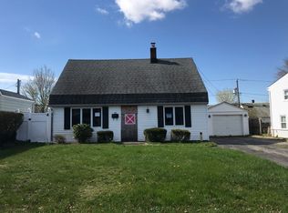 14 Beaver Ln, Levittown, NY 11756