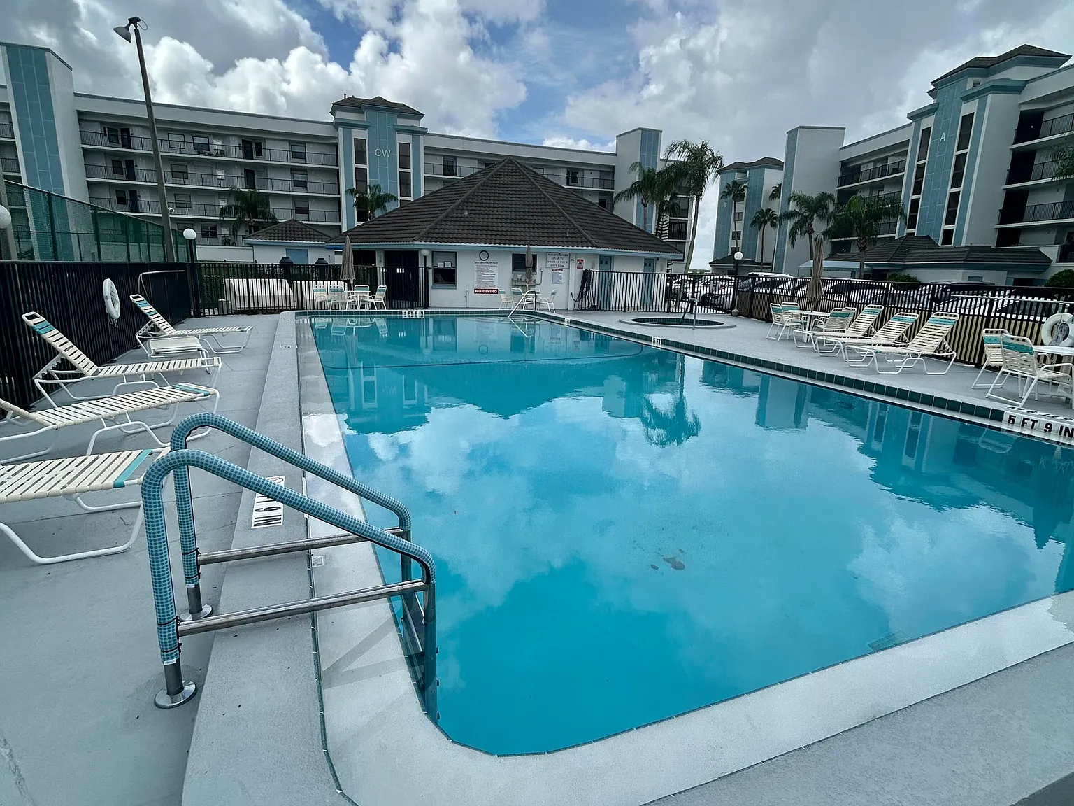 2 bed, 2.0 bath, 1351 sqft, $2,200 — Photo 2