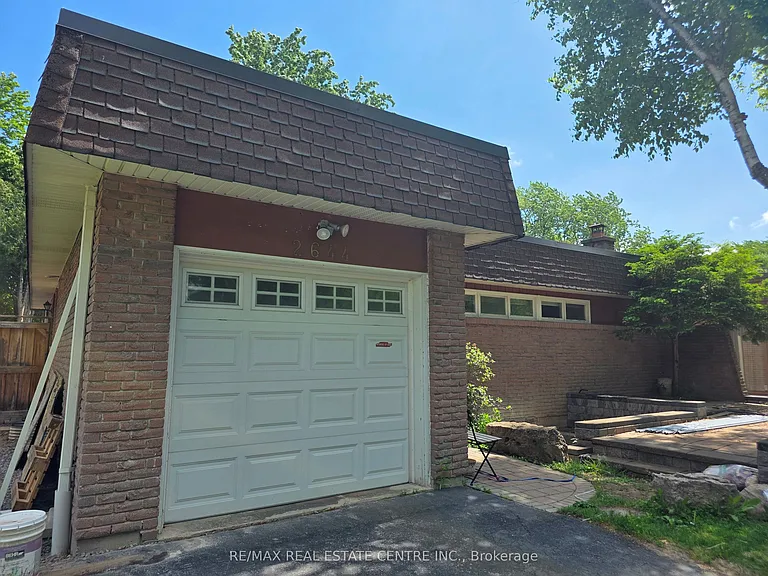 2644 Kinnerton Cres E — Photo 1