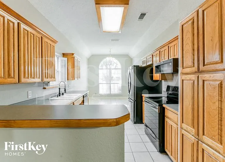 6733 Lucas Ln — Photo 6