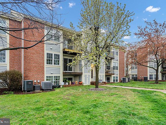3rd image of 109 Water Fountain Way Unit 204