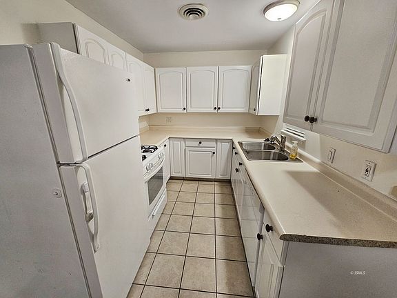5th image of 225 N Warner St