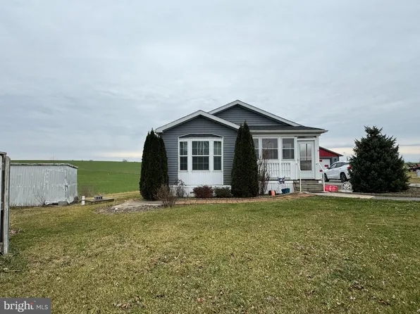 200 W Burkholder Dr Trailer 25, Lititz, PA 17543
