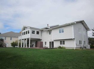 8 Bayberry Hill Rd, Narragansett, RI 02882