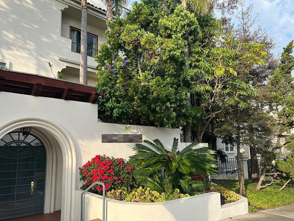 2nd image of 15500 Sunset Blvd