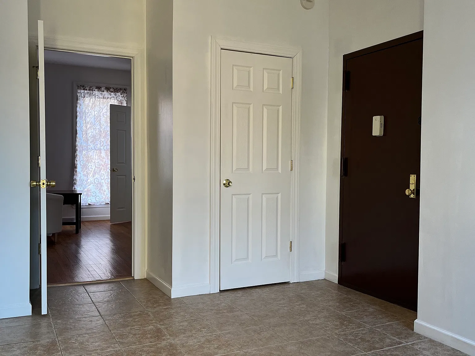 Studio, 350 sqft, $2,200 — Photo 3