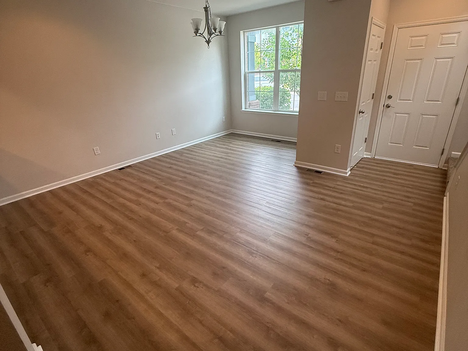 4 bed, 3.5 bath, 1865 sqft, $2,600 — Photo 2