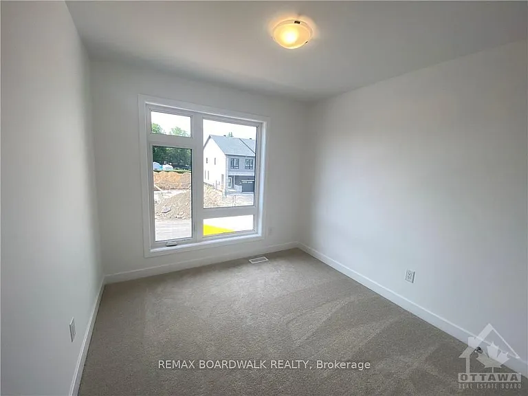 228 Bristol Cres — Photo 14