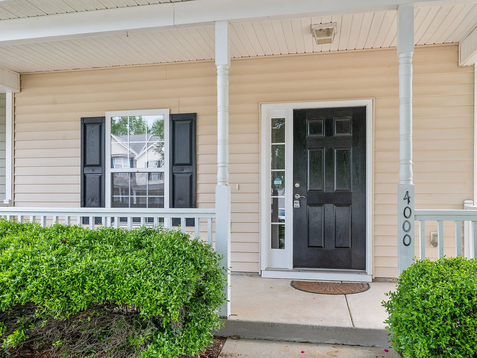 3 bed, 2.5 bath, 1352 sqft, $1,700 — Photo 2