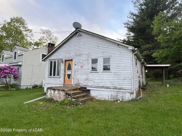 6 Snyders Ln, Mountain Top, PA 18707