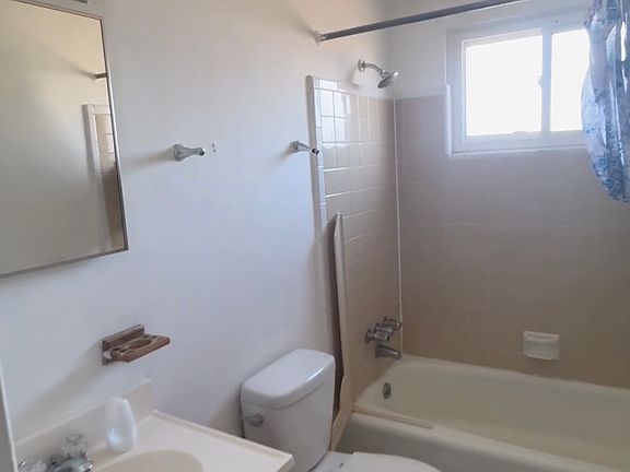 4th image of 16235 Belmont Ave APT 8