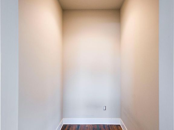 Small room perfect for bed, office or storage