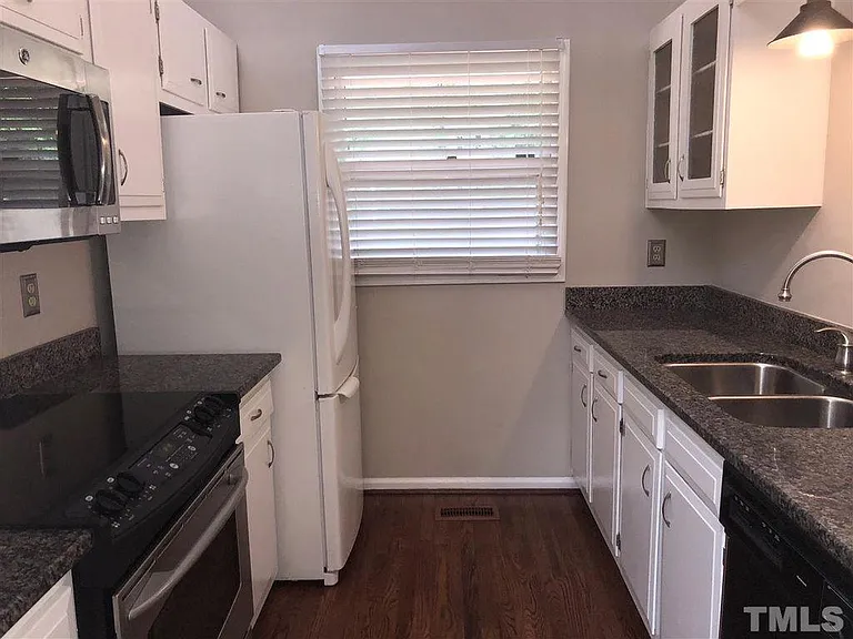 1017 Stonehedge Ave — Photo 6