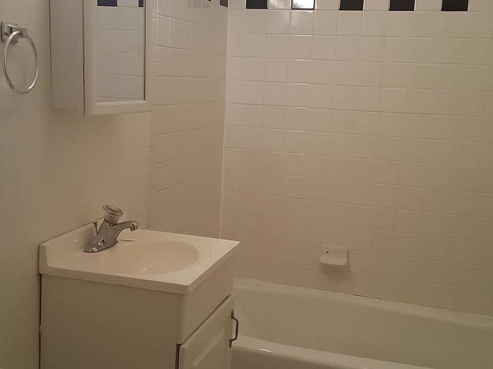 1st image of 2410 N Lawndale Ave #1E