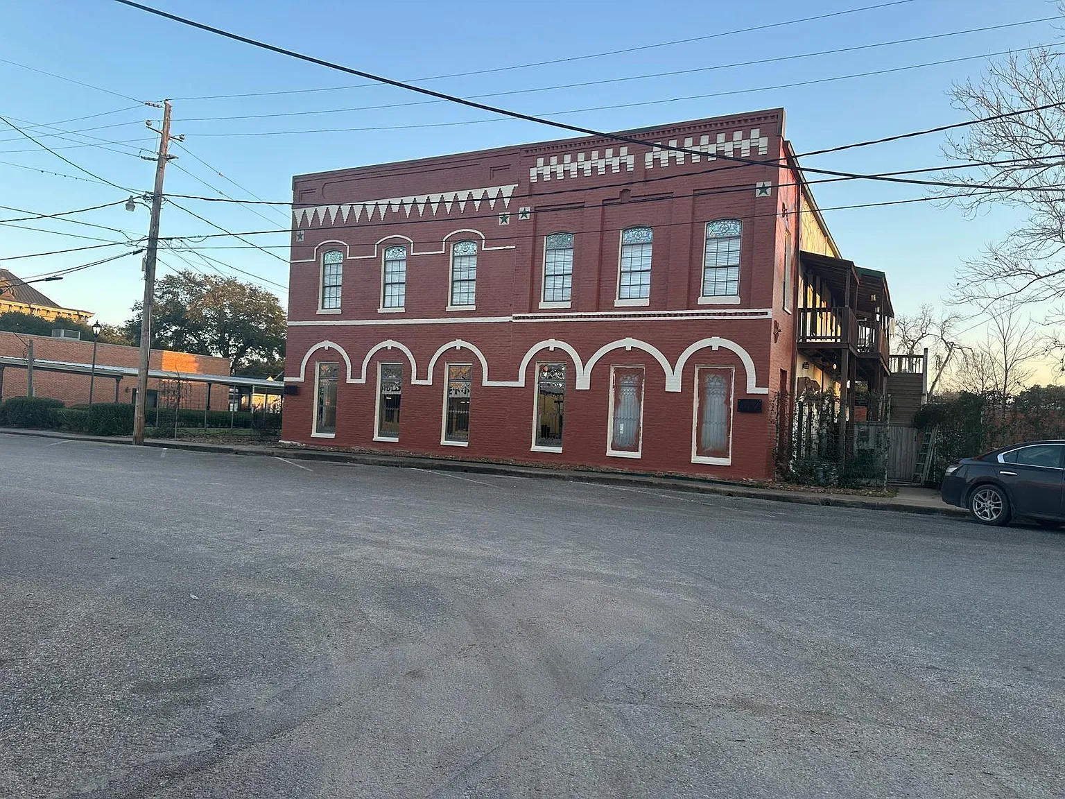 2 bed, 1.0 bath, 882 sqft, $1,350 — Photo 1