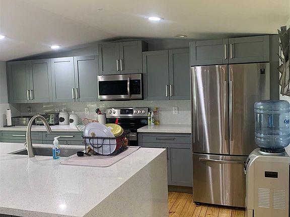 3rd image of 495 Yeehaw Avenue