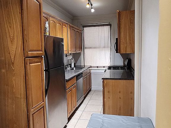 3rd image of 1075 Grand Concourse APT Ag