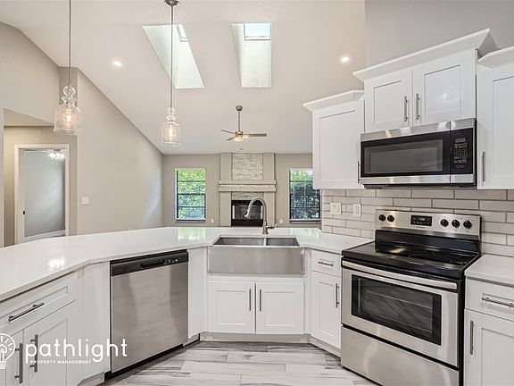 2nd image of 598 Waterford Cir W