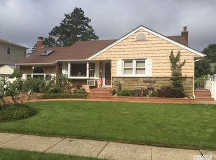 21 Seneca Dr, Massapequa, NY 11758