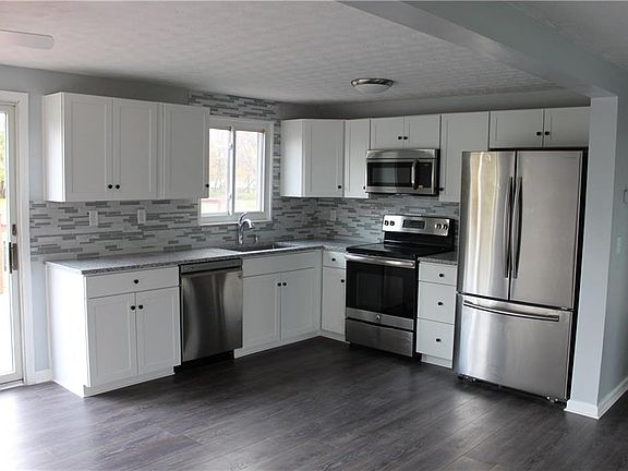 4th image of 49 Greenridge Cres