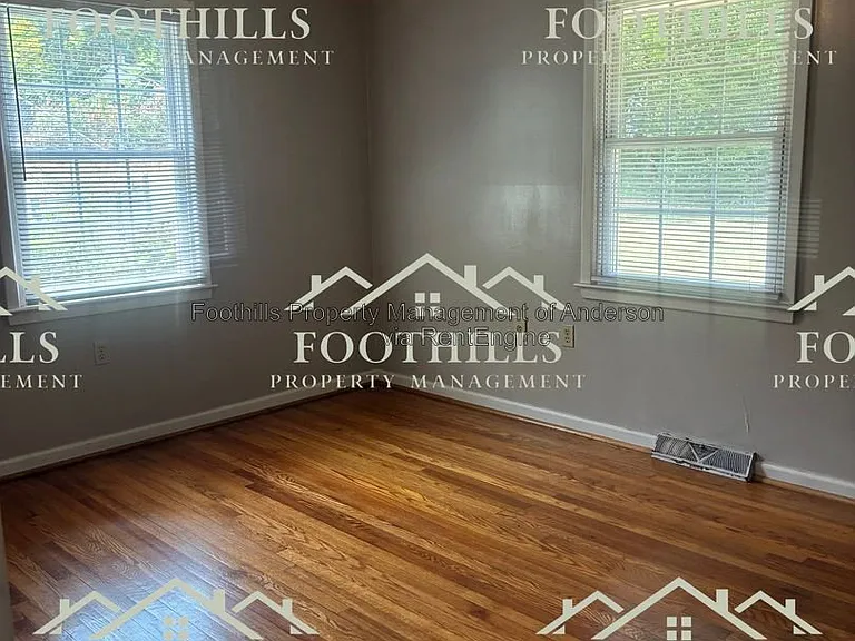 809 Wilson St — Photo 10