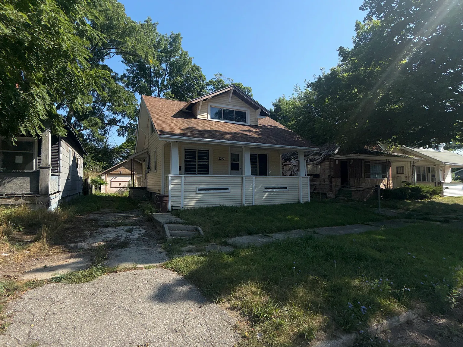 3 bed, 1.0 bath, 962 sqft, $975 — Photo 2