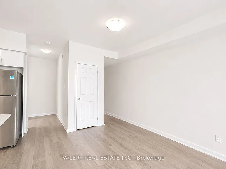 20 Woodstream Dr #15 — Photo 3