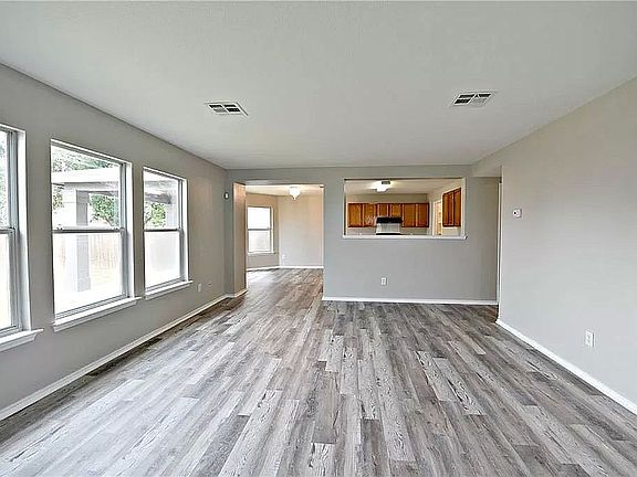 5th image of 13225 Dearbonne Dr