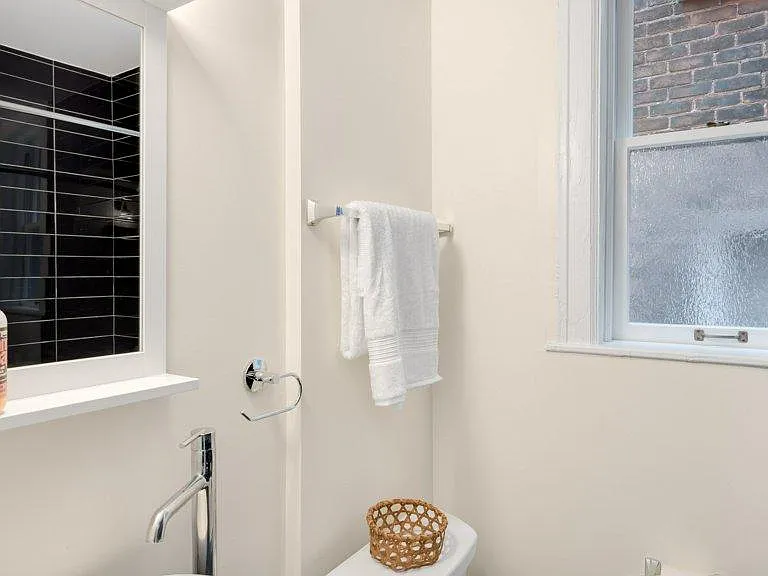 1241 Hubbard St #306 — Photo 7