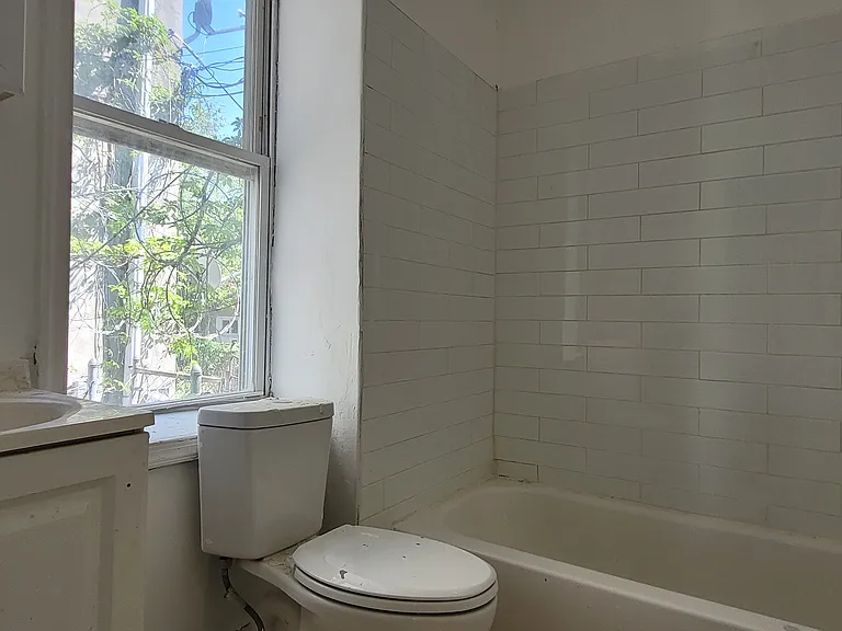 5508 Walnut St #1R — Photo 4