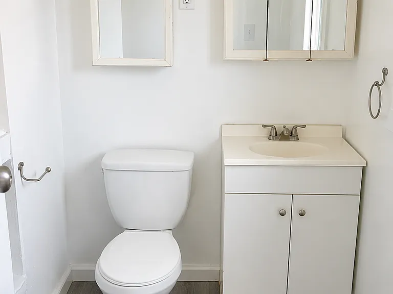 1558 Pine Ave #1558 — Photo 2