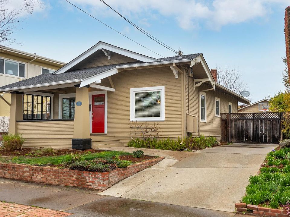1st image of 808 Bayswater Ave