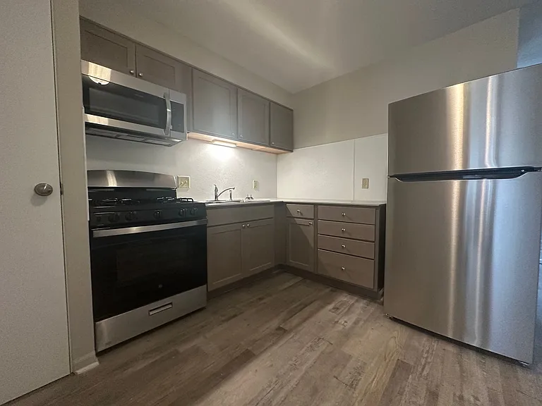 300 E Shelbourne Dr — Photo 14