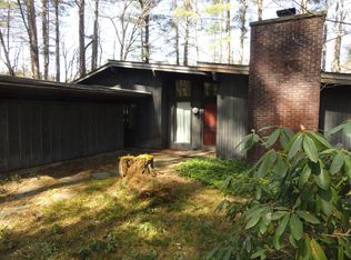 3 Moss Ln, Amherst, MA 01002