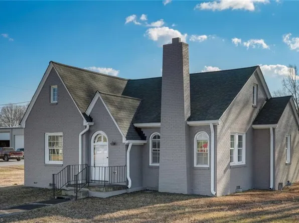 148 E Meadow Rd, Eden, NC 27288