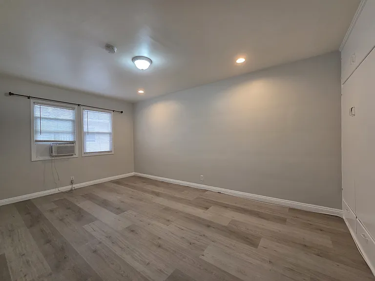 3705 S Victoria Ave — Photo 17