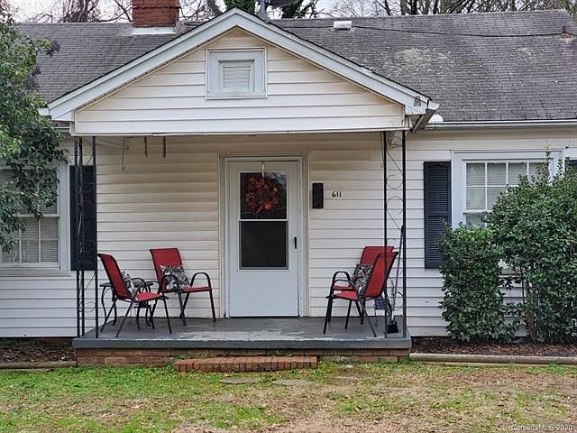 1st image of 611 E Maple Ave