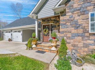 1142 Island Creek Dr, Troy, NC 27371