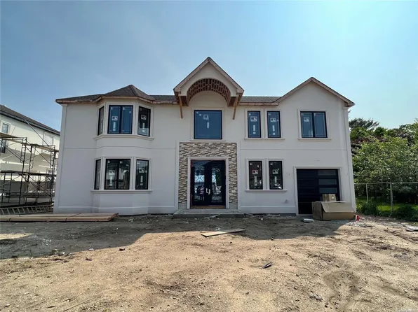 209 Evergreen Avenue, Bethpage, NY 11714