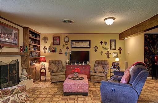 3rd image of 3706 Tanglewood Dr