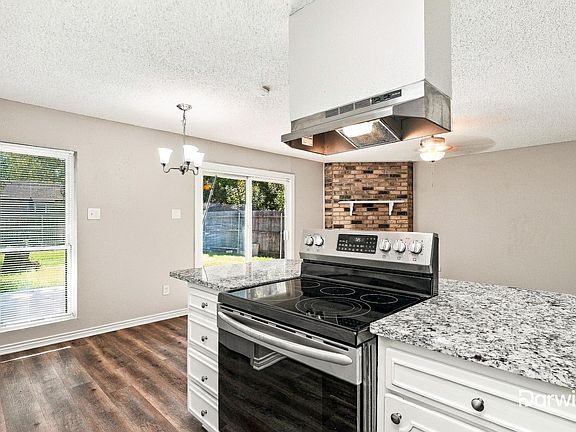 3rd image of 10129 Peppertree Ln
