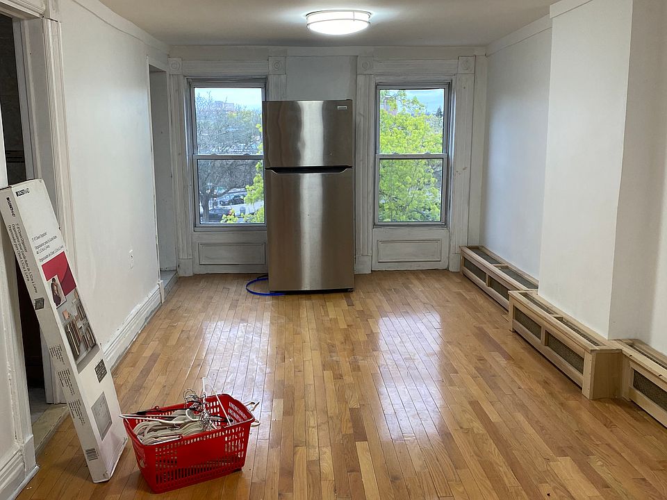 1st image of 58 Bainbridge St #3