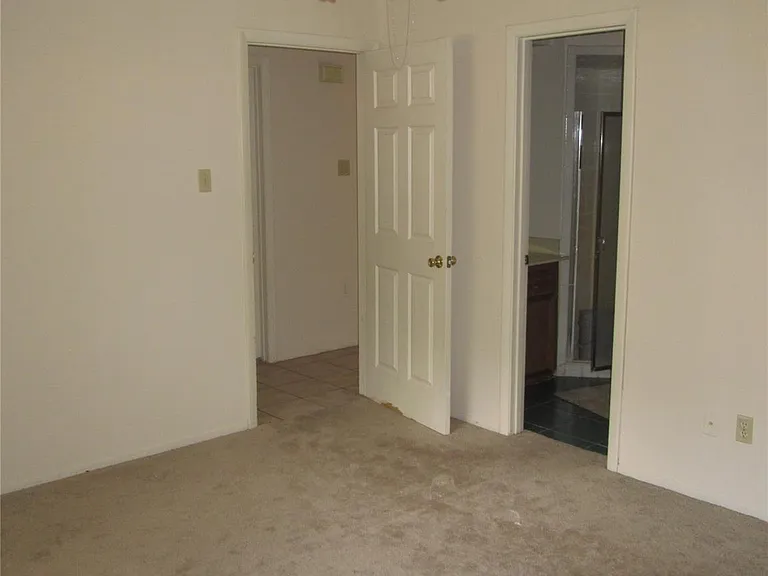 10806 Lynbrook Dr #B — Photo 32