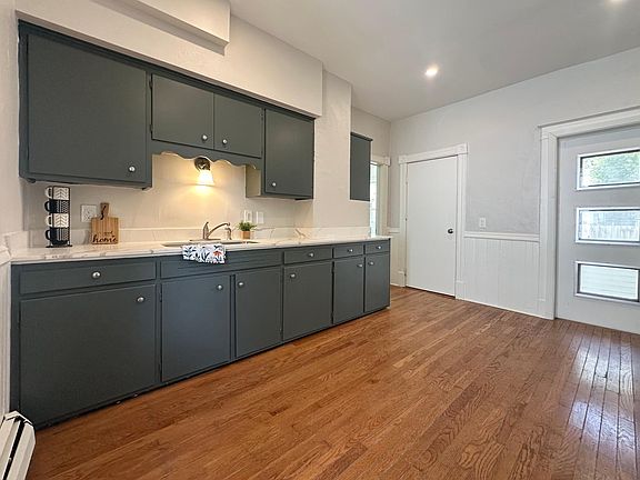 3rd image of 4047 Dupont Ave N