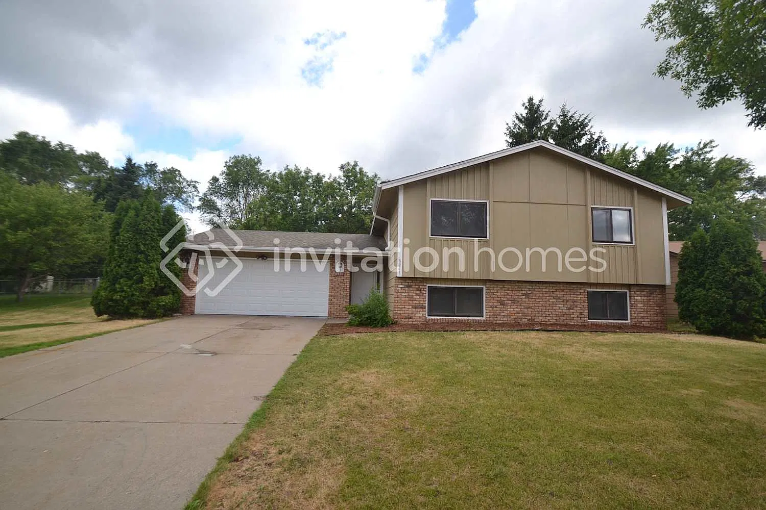 8041 Camden Ave N Brooklyn Park, MN 55444 — Photo 1