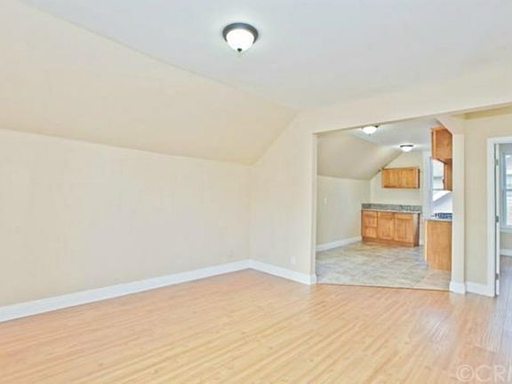 4th image of 364 E Pearl St