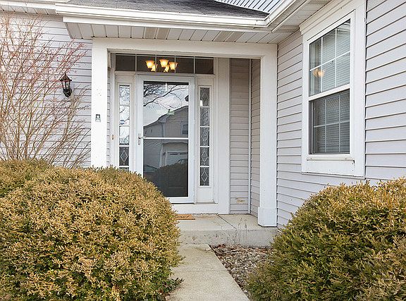 4th image of 2200 Henning Pl