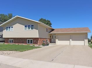 1948 Jackson Ave, Bismarck, ND 58501