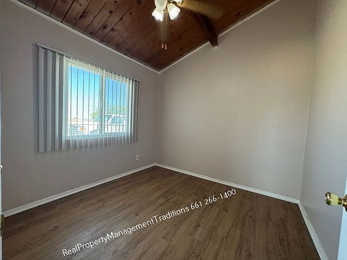 1933 Harvell Pl — Photo 10